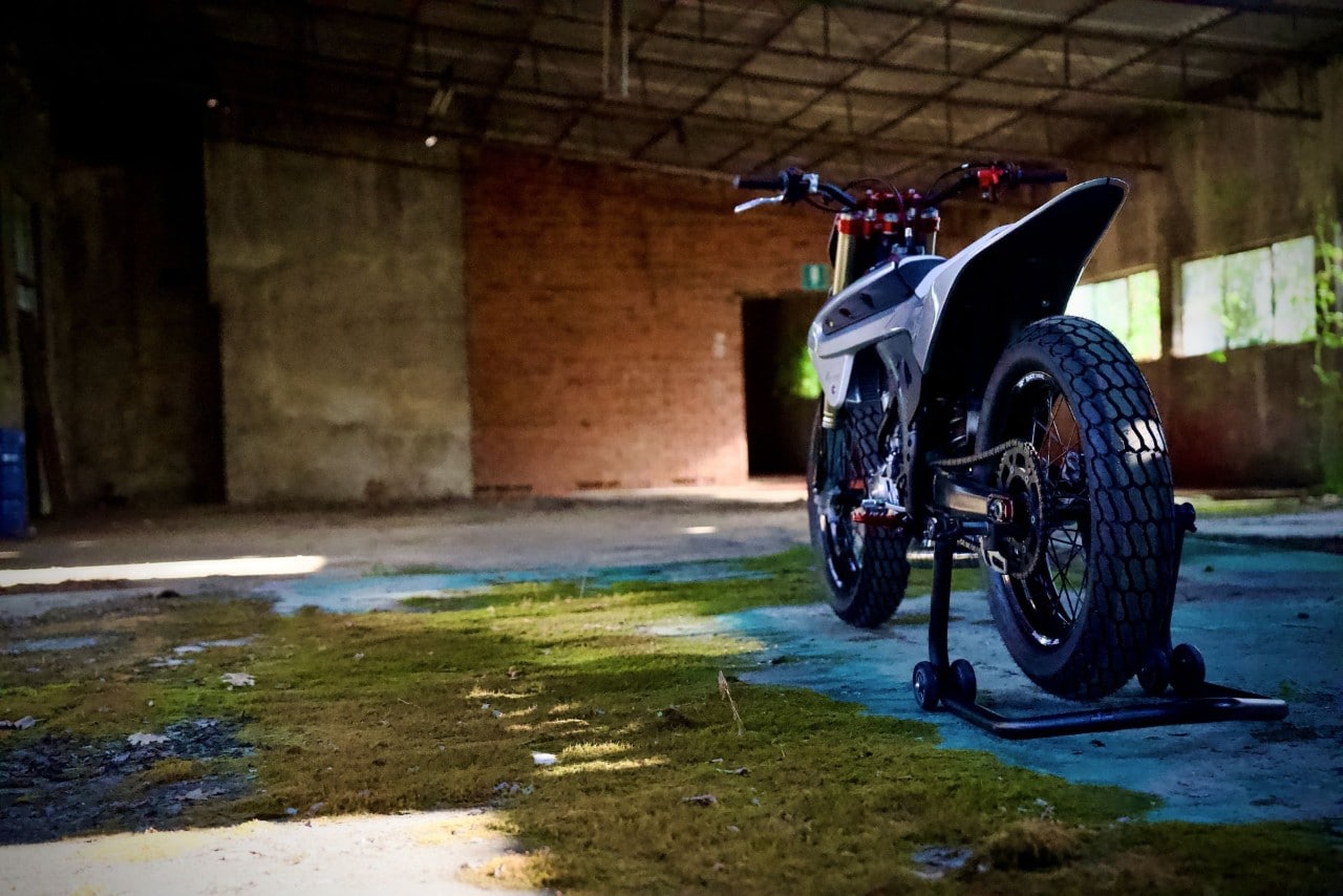 Come nasce una moto da corsa: da una Honda di serie al mondiale Flat Track. Episodio 4: i primi giri in pista!